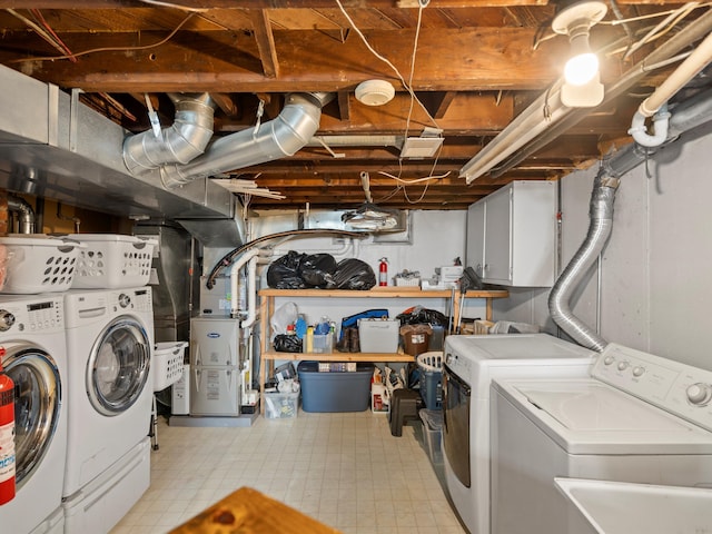 29060 Michigan St, Roseville, MI 48066 - laundry area featuring washer and clothes dryer, heating unit, and cabinet space