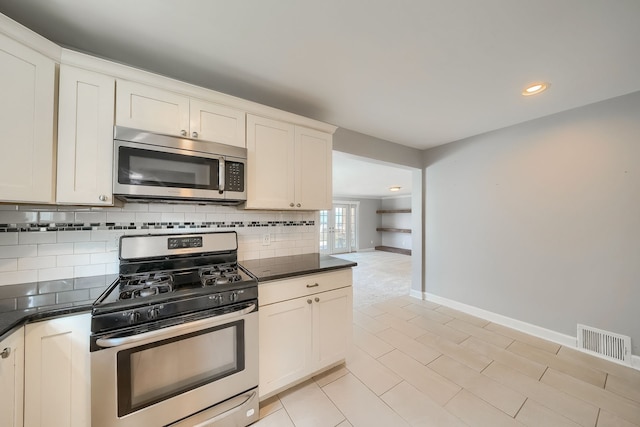 3015 N Wilson Ave, Royal Oak, MI 48073 - kitchen with recessed lighting, baseboards, visible vents, tasteful backsplash, and appliances with stainless steel finishes
