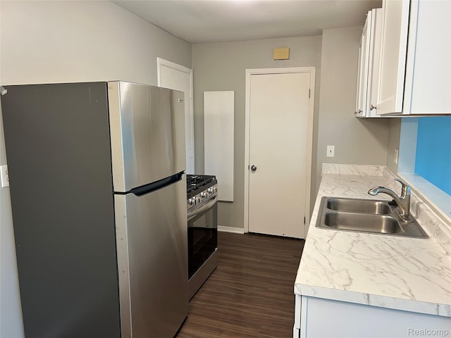 23646 Stonehenge Blvd, Novi, MI 48375 - kitchen with appliances with stainless steel finishes, a sink, dark wood-type flooring, white cabinetry, and light countertops