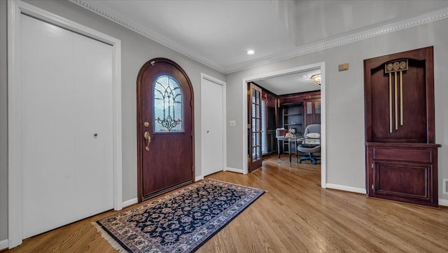 entryway featuring baseboards, recessed lighting, light wood-style floors, and crown molding