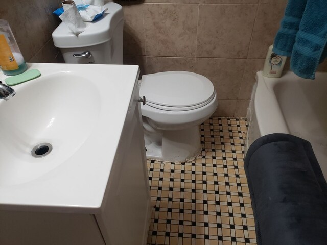 16115 Westbrook St, Detroit, MI 48219 - bathroom with toilet, a sink, and tile walls