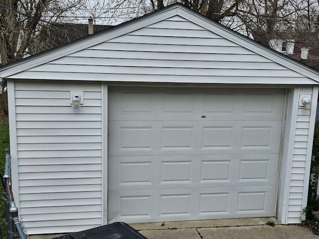 view of detached garage