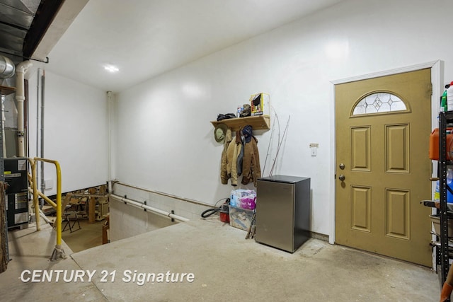 4285 N Iva Rd, Hemlock, MI 48626 - entrance foyer featuring concrete flooring