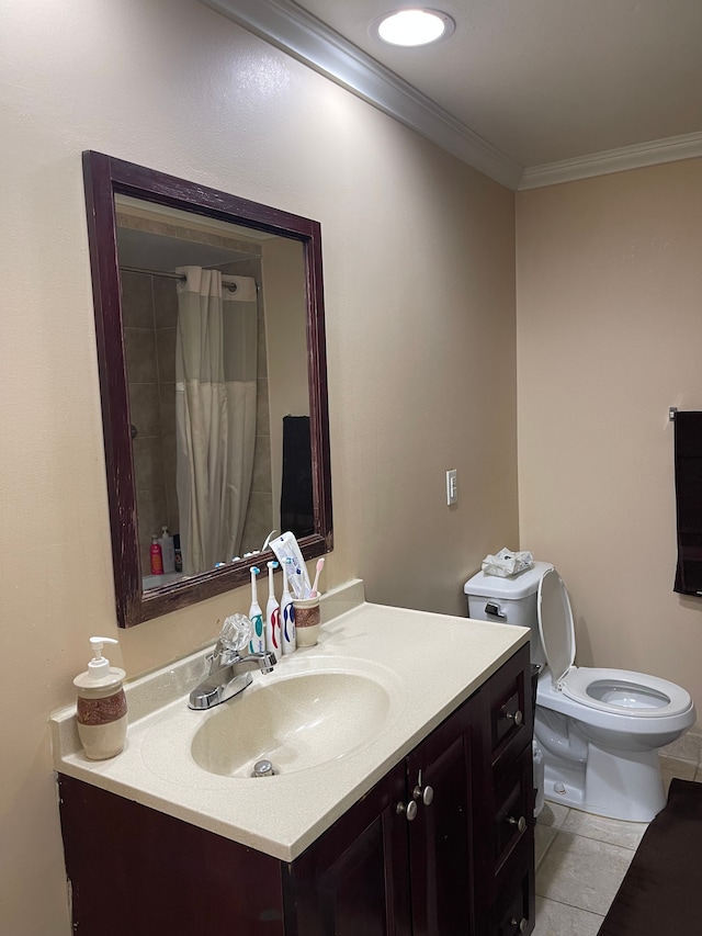 full bath featuring tile patterned floors, toilet, curtained shower, crown molding, and vanity