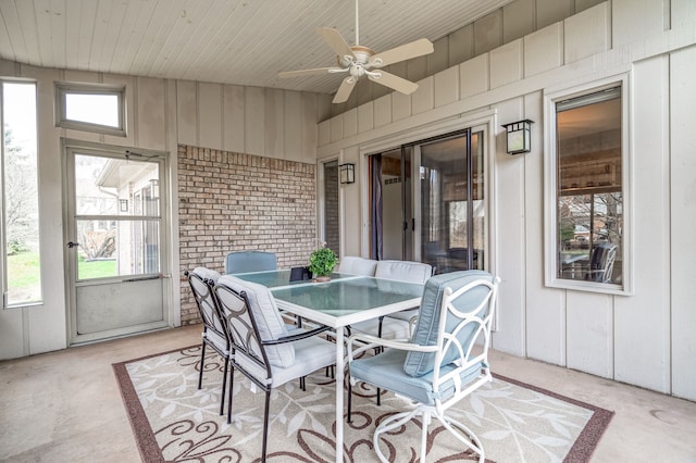 sunroom / solarium with outdoor dining area and ceiling fan
