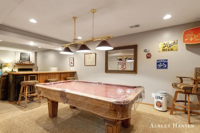 recreation room with visible vents, a dry bar, recessed lighting, and light carpet