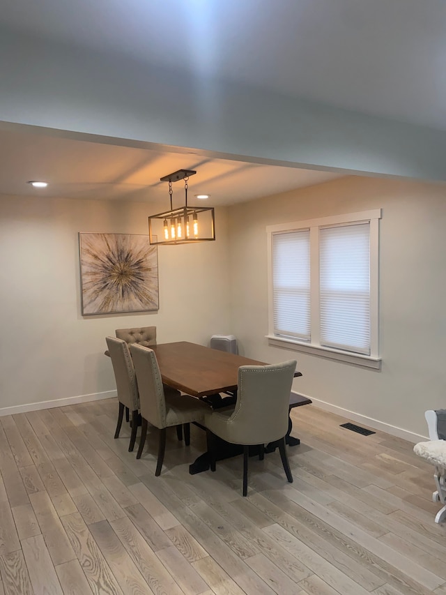 4519 Washington St, Wayne, MI 48184 - dining space with light wood finished floors, baseboards, visible vents, and recessed lighting