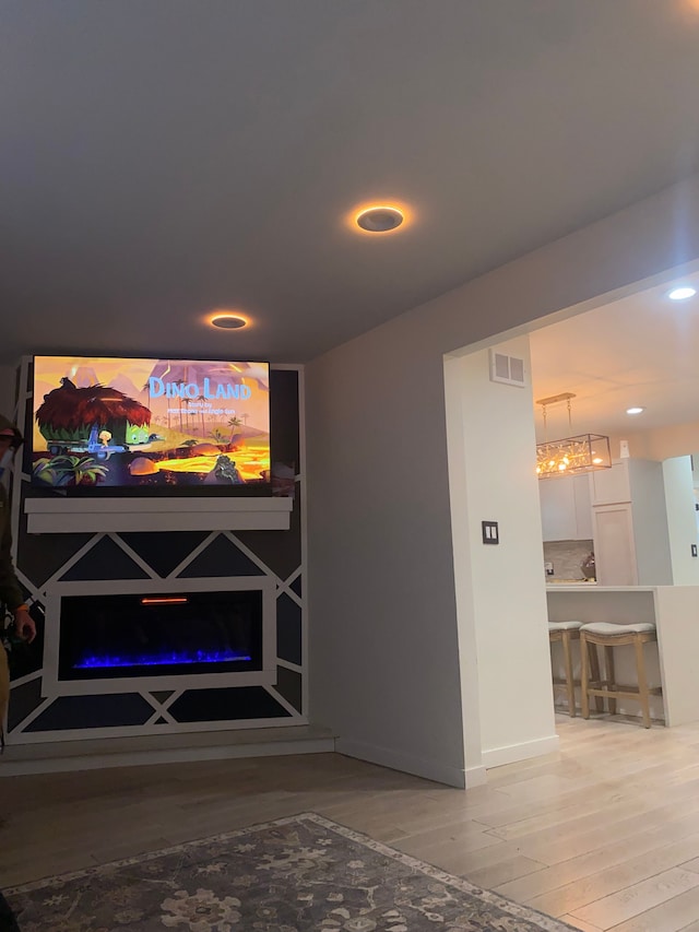 4519 Washington St, Wayne, MI 48184 - interior space with recessed lighting, wood finished floors, visible vents, baseboards, and a fireplace