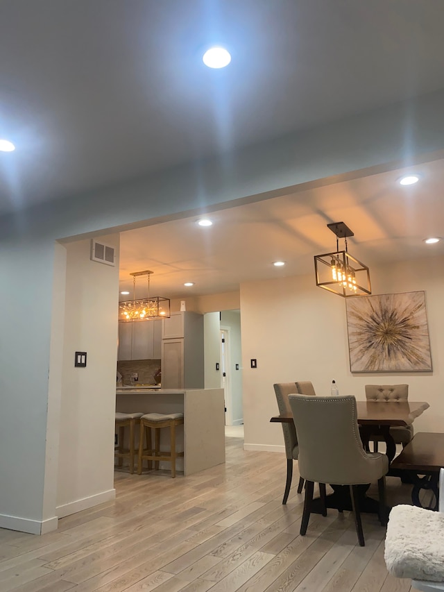 4519 Washington St, Wayne, MI 48184 - dining space featuring recessed lighting, an inviting chandelier, visible vents, baseboards, and light wood-style flooring