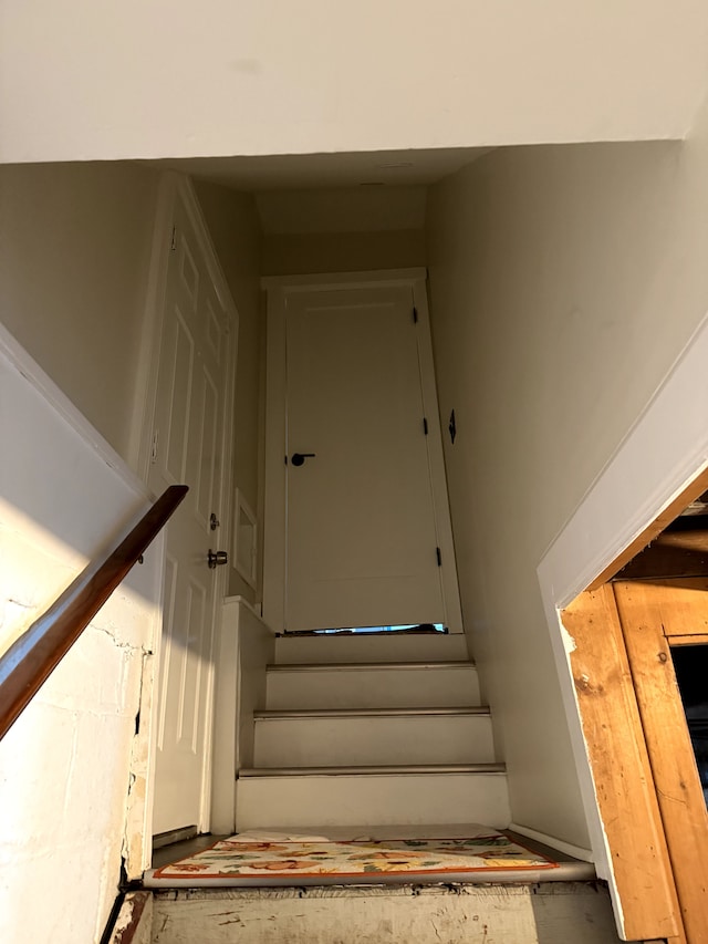 4519 Washington St, Wayne, MI 48184 - view of stairs