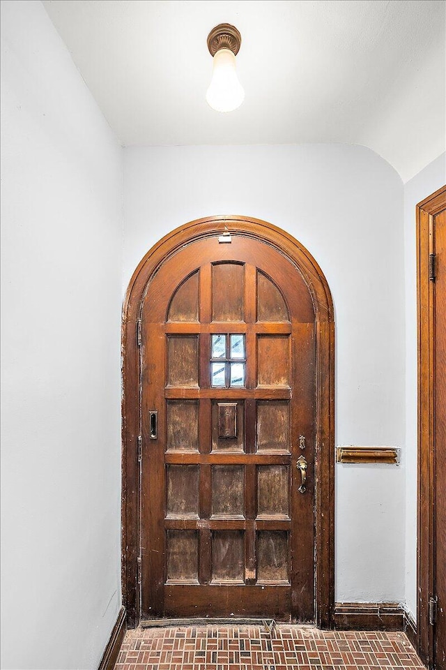 18468 Santa Barbara Dr, Detroit, MI 48221 - details featuring arched walkways and baseboards