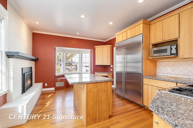 105 Parkwood Ct, Bay City, MI 48706 - kitchen with ornamental molding, a kitchen island, light wood-style floors, and stainless steel appliances