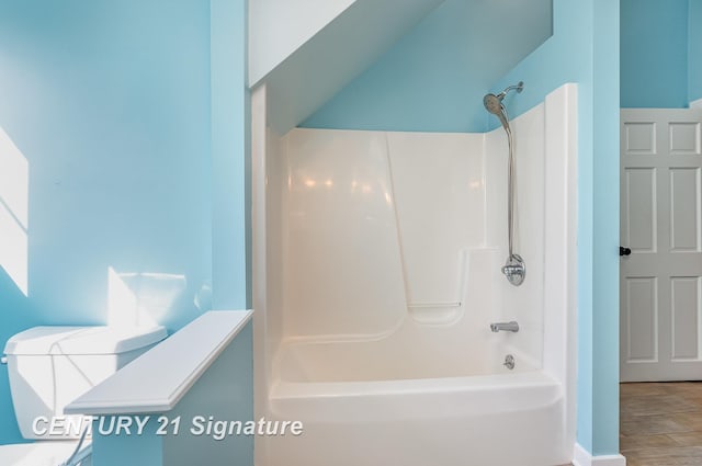 105 Parkwood Ct, Bay City, MI 48706 - bathroom featuring washtub / shower combination