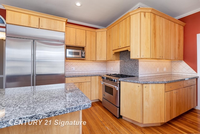 105 Parkwood Ct, Bay City, MI 48706 - kitchen with ornamental molding, appliances with stainless steel finishes, light wood-style floors, light brown cabinetry, and backsplash