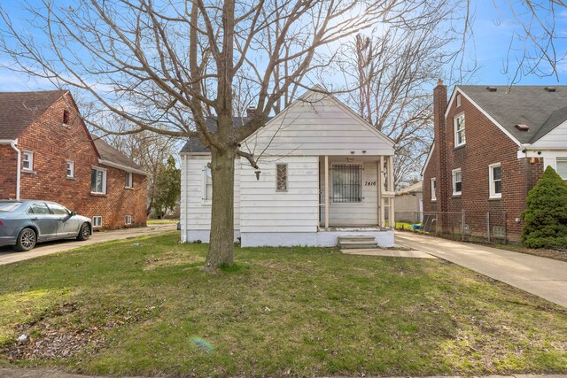 7416 Heyden St, Detroit, MI 48228 - view of front facade featuring a front yard