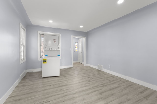 7416 Heyden St, Detroit, MI 48228 - entryway featuring recessed lighting, stacked washer / dryer, baseboards, and visible vents