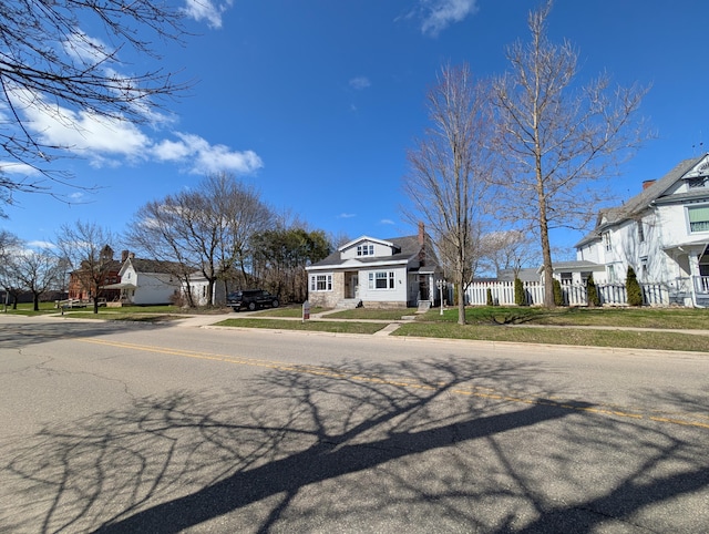 309 N Main St, Scottville, MI 49454 - view of front of home featuring fence and a front lawn