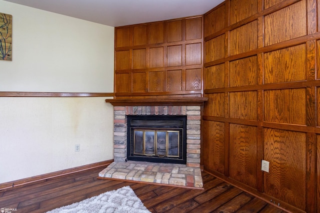 6051 Homestead Pl, Grand Blanc, MI 48439 - interior details with a glass covered fireplace, baseboards, and wood finished floors