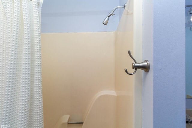 6051 Homestead Pl, Grand Blanc, MI 48439 - bathroom with walk in shower