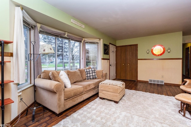 6051 Homestead Pl, Grand Blanc, MI 48439 - living area featuring baseboards, wood-type flooring, and visible vents