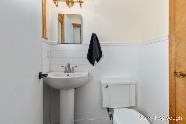 bathroom featuring toilet