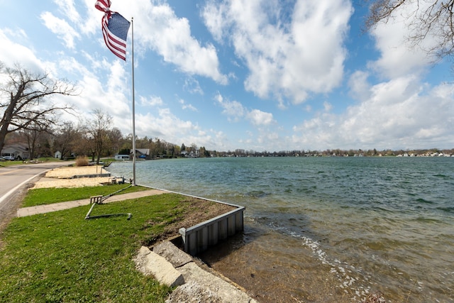 view of water feature
