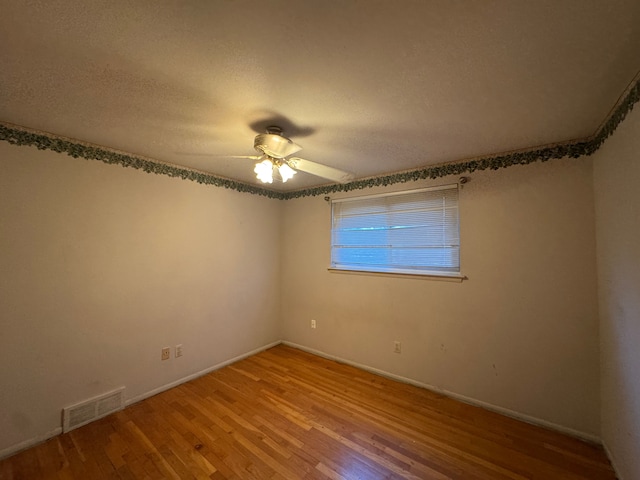 29318 Orvylle Dr, Warren, MI 48092 - unfurnished room featuring light wood-style floors, a textured ceiling, a ceiling fan, baseboards, and visible vents