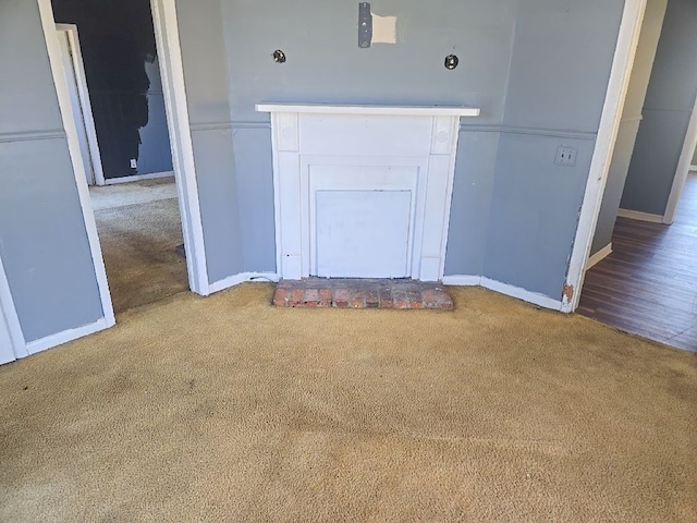 room details featuring carpet floors and baseboards