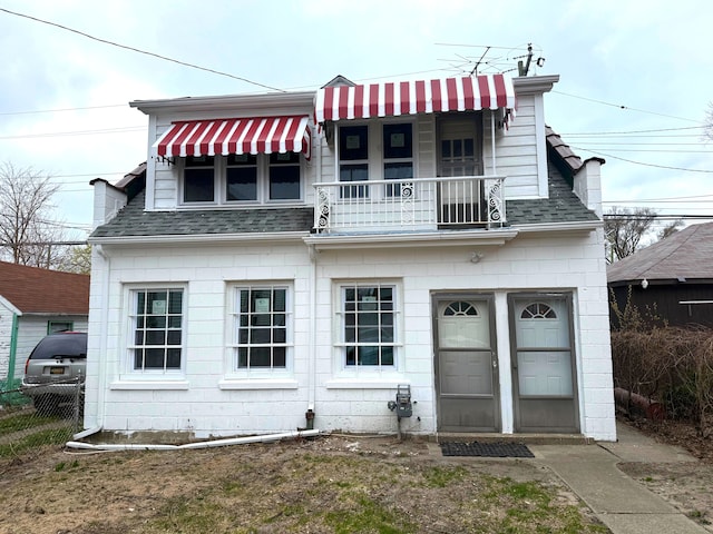 2651 Neibel St, Hamtramck, MI 48212 - view of front facade with roof with shingles and a balcony