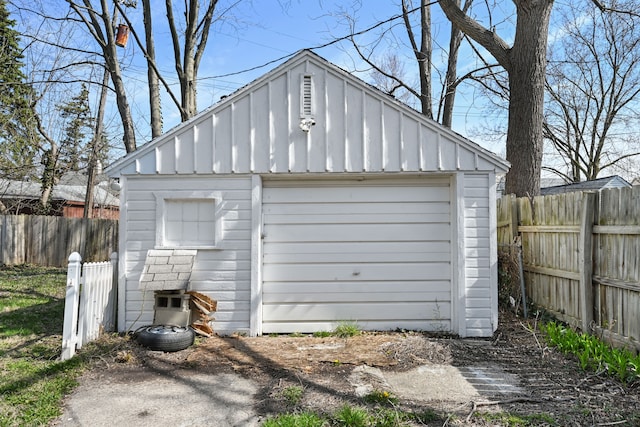detached garage with fence