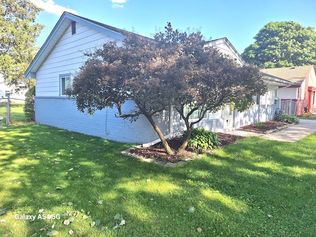 7541 Sloan St, Taylor, MI 48180 - view of side of property featuring fence and a lawn