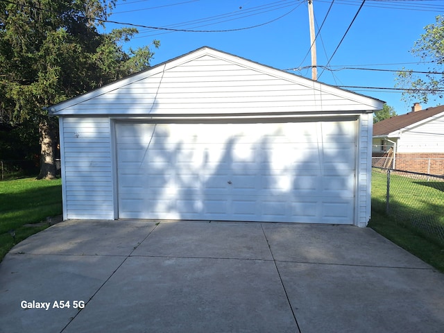7541 Sloan St, Taylor, MI 48180 - detached garage with fence