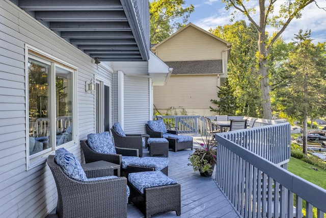 deck with an outdoor hangout area and outdoor dining area