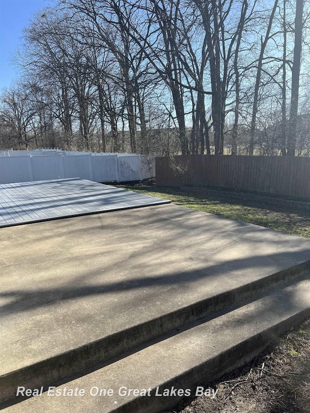 8311 Goldfinch Rd, Freeland, MI 48623 - view of yard