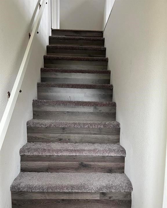 327 E Main St, Vermontville, MI 49096 - view of stairway