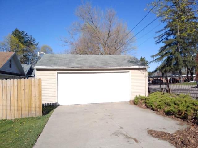 802 Oakridge Dr, Jackson, MI 49203 - view of detached garage