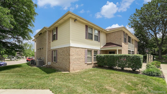 61043 Greenwood Dr # 167, South Lyon, MI 48178 - view of side of property featuring a yard