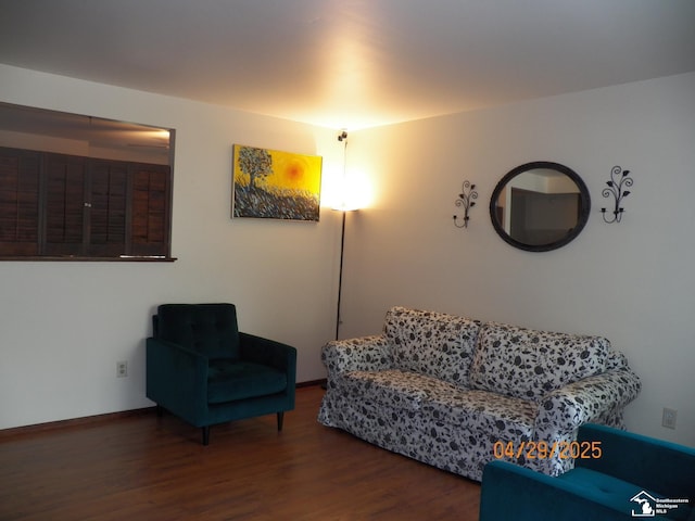 7303 Cranbrook Dr, Lambertville, MI 48144 - living room featuring baseboards and wood finished floors