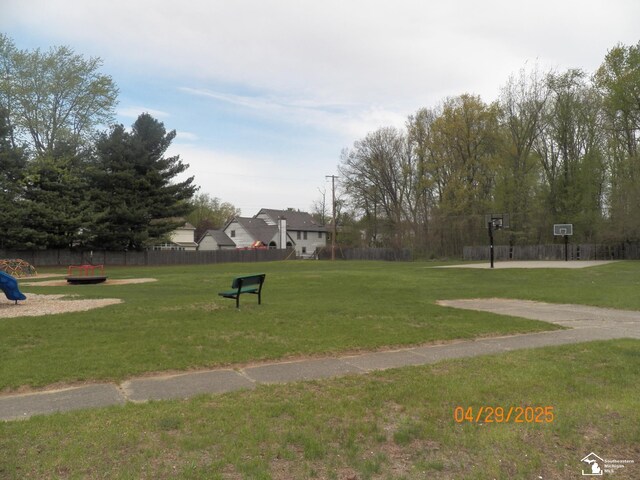 7303 Cranbrook Dr, Lambertville, MI 48144 - view of property's community with a yard and fence