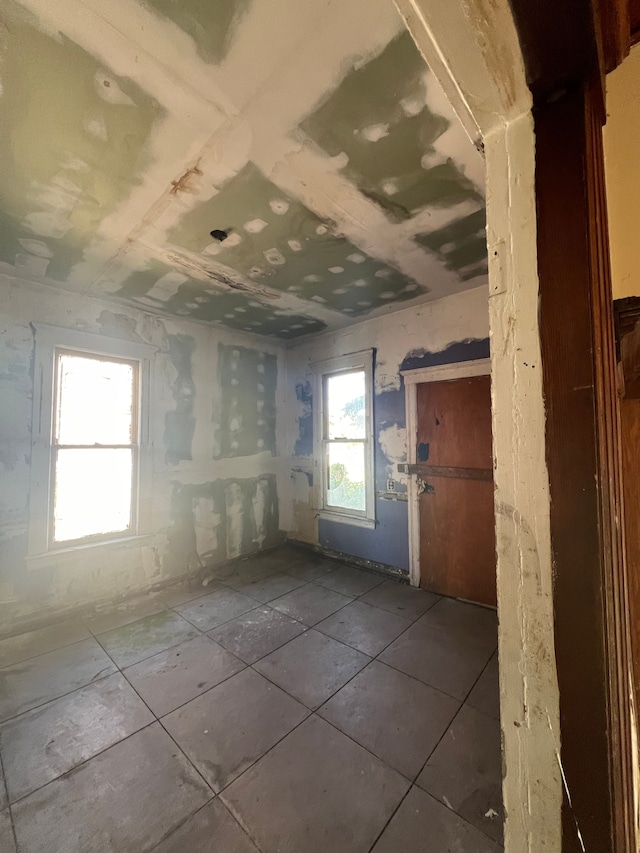 207 Connecticut St, Highland Park, MI 48203 - view of tiled spare room