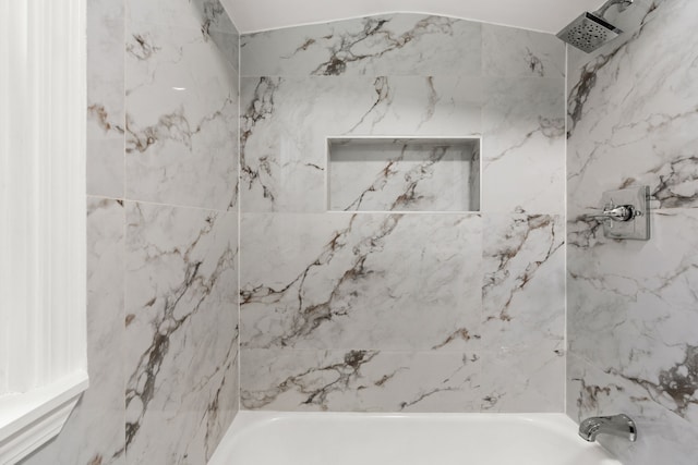 19319 Huntington Rd, Detroit, MI 48219 - bathroom featuring shower / tub combination