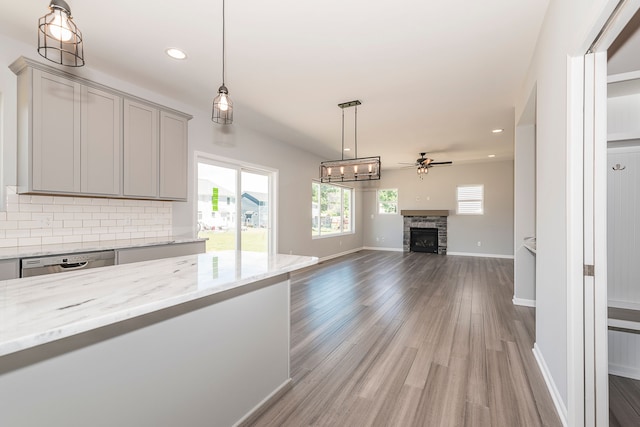 5192 Rolling Hills Dr, Grand Blanc, MI 48439 - kitchen featuring a ceiling fan, tasteful backsplash, wood finished floors, gray cabinets, and recessed lighting