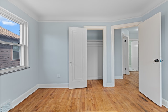 19319 Pennington Dr, Detroit, MI 48221 - unfurnished bedroom with light wood finished floors, baseboards, visible vents, and a closet