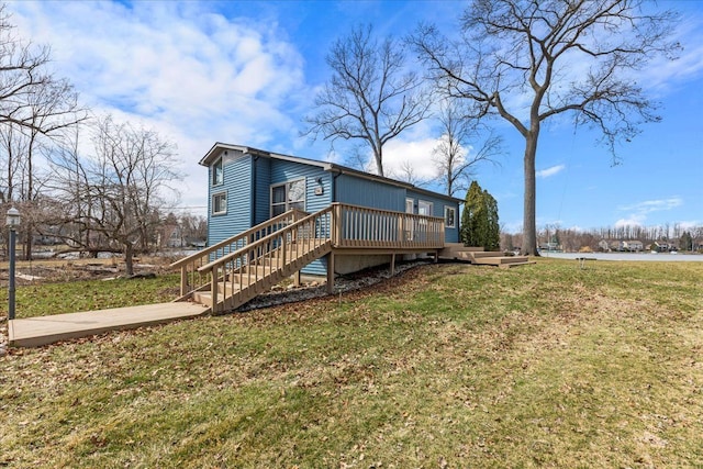 view of front of home featuring a wooden deck and a front yard