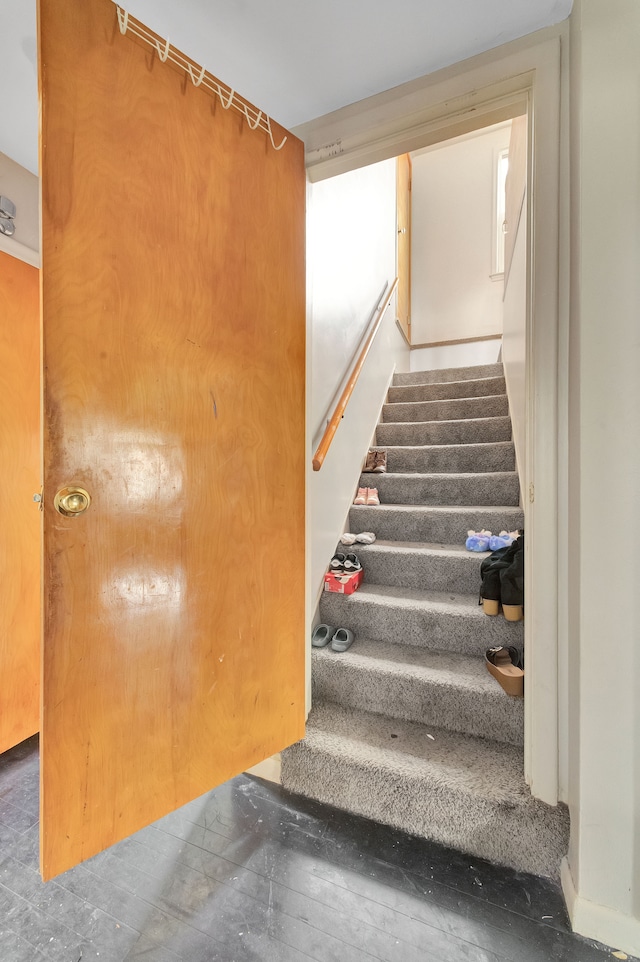 14424 Edmore Dr, Detroit, MI 48205 - view of stairs