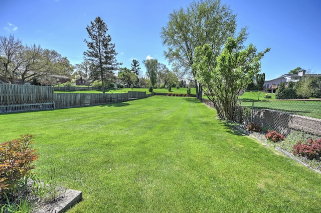 390 Red Oak Ln, Rochester Hills, MI 48307 - view of yard
