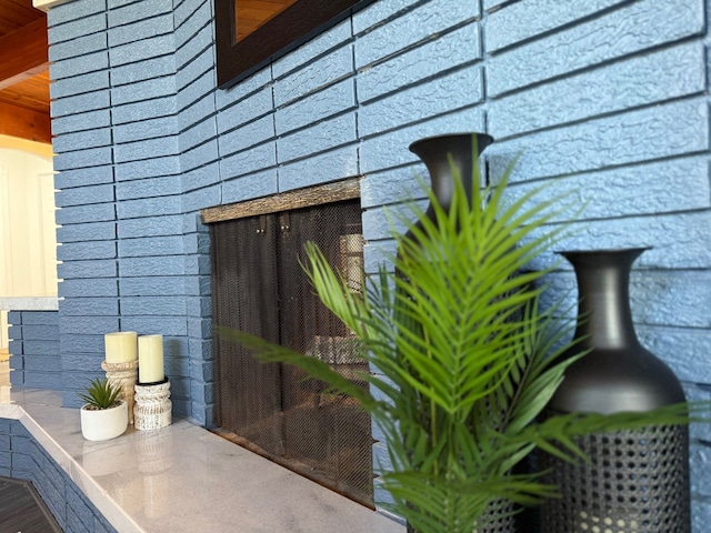 room details featuring a fireplace
