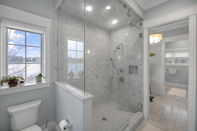46815 Elizabeth Ln, Decatur, MI 49045 - full bath with a tile shower, marble look tiles, toilet, and a chandelier