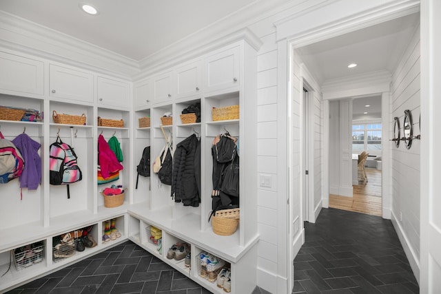 46815 Elizabeth Ln, Decatur, MI 49045 - mudroom featuring crown molding, brick patterned flooring, and recessed lighting