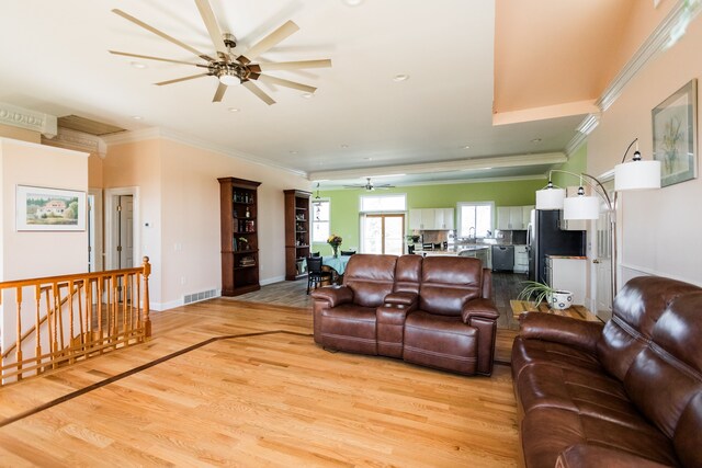 living area featuring a ceiling fan, ornamental molding, light wood-style floors, and recessed lighting